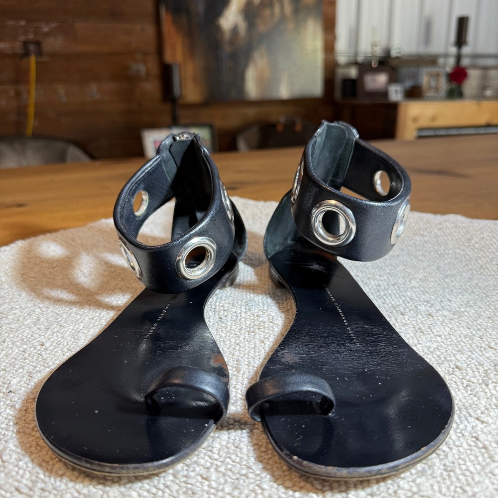 Giuseppe Zanotti Vintage Black Leather Silver Rivet Sandal Size 37